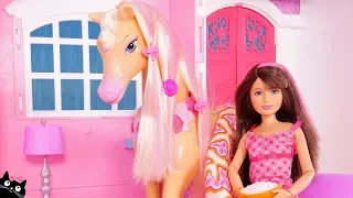 BARBIE DÍA DIVERTIDO CON SUS CABALLOS 🐴NUEVO ESTABLO DE BARBIE