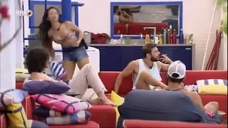 Juliette chamando Rodolffo para ir na banheira com ela, Rodolffo ficou sem graça... - #BBB21