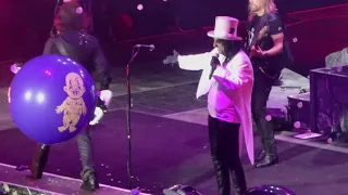 Alice Cooper "School's Out/Another Brick In The Wall" O2 Arena 10/10/2019