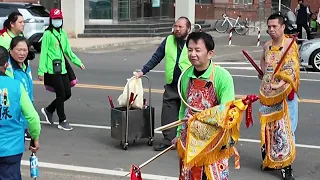 太子爺把莿球當奶嘴吸（桃園八德保聖宮）