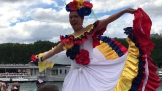 Cumbia en Paris Con Calisabor ! Año de La Colombia en Francia Francy Barahona y su escuela Calisabor