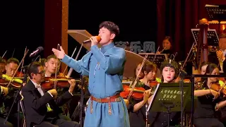 傲日其愣～参加幸福大同2021阎师高徒音乐会，独唱《父亲的草原母亲的河》，与阎维文老师合唱《天边》。
