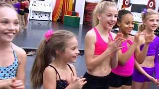 Dance Moms-"THE MOMS TALK ABOUT MADDIE BEING ON TOP OF THE PYRAMID TWICE"(S2E18 Flashback)