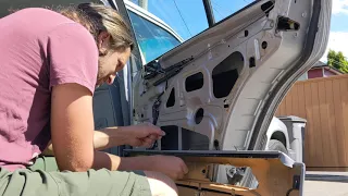 How to replace the rear door panel on a Mercedes W124