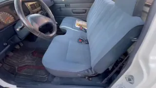 1989 Toyota Pickup Deluxe 4x4 5-Speed (video 2)