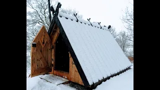 Viking style pit house build, time lapse video.