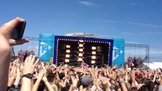 Taio Cruz - Dynamite Live @ T4 On The Beach 2012