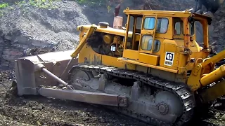 Caterpillar D9G Working with Caterpillar 245