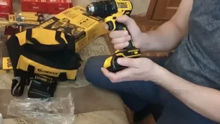 Распаковка набор вкл. 2 аккум. и сумку Dewalt DCD708C2