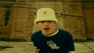 Blur - On Your Own (Official Music Video)
