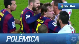 Polémica: codazo de Mandzukic a Busquets y tángana