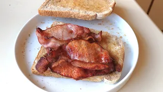 Crispy Air Fried Bacon Sandwich Cooked In The Air Fryer | Food Review