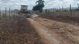 Abrindo estrada rural trator D6n e motoniveladora cat 140k