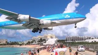 LOWEST EVER KLM Boeing 747 Landing above Maho Beach @ SXM St Maarten