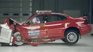 1999 Pontiac Grand Am moderate overlap IIHS crash test