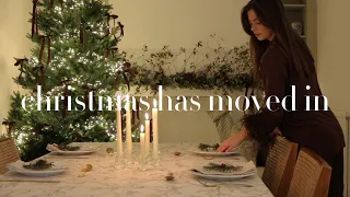 CHRISTMAS HAS MOVED IN, DECORATING THE FIRST TREE / VLOGMAS DAY 1