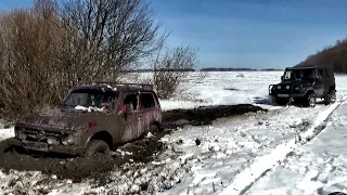 Сломали лебёдку в чистом поле. В грязи застряли УАЗ, Duster, Нива.