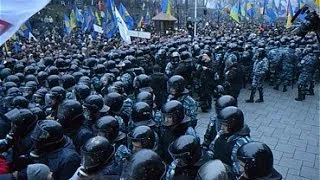 Беркут жестоко разгоняет митингующих на Евромайдане