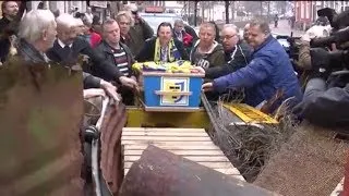 GPTV: Eretocht voor Auke de Sloper door Leeuwarden