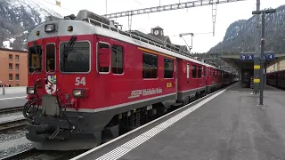 RhB ABe 4/4 III 54 + 51 + wagons vertrekken uit station Pontresina