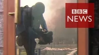 Under sniper fire in Ukraine uprising - BBC News