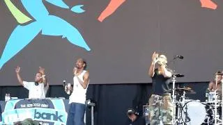 Snoop Dogg & Tinie Tempah - Pass Out  (performed live at Glastonbury)