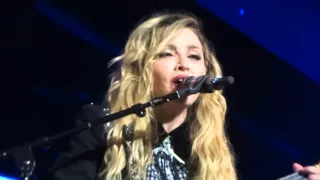 Madonna Brooklyn Barcly front row 19 sept 2015 true blue looking at me