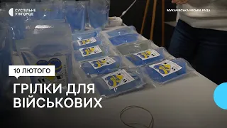 У Мукачеві волонтери виготовляють грілки для військових