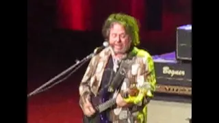 Steve Lukather performs "Hold The Line" with the Ringo Starr All-Star Band in Baltimore (9/7/22)
