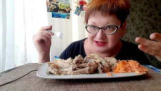 пожрем/Мукбанг куриные лапы/Нам санкции не страшны, мы найдём,что есть/обжор и разговоры на камеру/