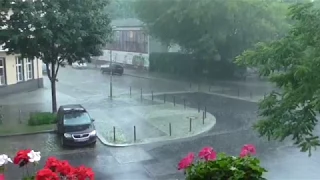 19 Uhr , Mega Regen in Berlin