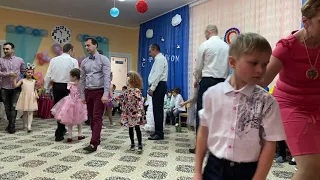 Танец Пап и Дочек в Детском Саду