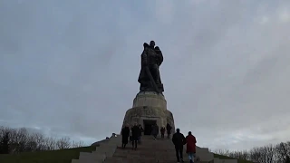 Воин-освободитель  Советский мемориал в Берлине