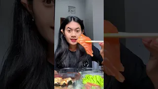 PERTAMA KALI MAKAN SALMON MENTAH!! SASHIMI!!