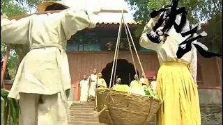 Kung Fu Movie!The boy with a carrying pole is actually a kung fu expert,defeating 3 top monks alone!