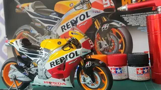 Unboxing and Building Honda Repsol RC213V '14