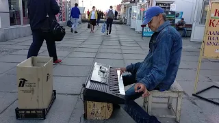 Одинокий пастух. (16.10.2018 год). Исполняет уличный музыкант.