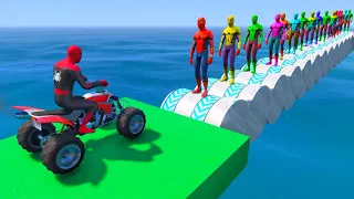 الأبطال الخارقين على دراجة نارية على ج - Superheroes on a motorcycle ride on the bridge of spiderman