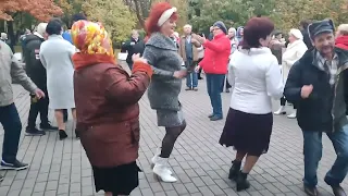 22.10.23г..."А Вы Танцуйте, ДЕВОЧКИ!"...в Гомельском парке на танцполе...