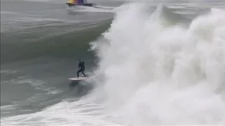 Powerful Waves Delay Australia's Elite Surf Event