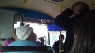 Бабки подрались за место в автобусе ржака