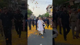 PM Modi's road show gets resounding cheers and excitement in Kochi! | PM Modi Road Show