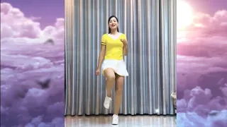 красавица Цин Цин (Qingqing) танцует Маленький Вихрь под Глюк’оZа - Мотыльки (feat. KYIVSTONER) #青青