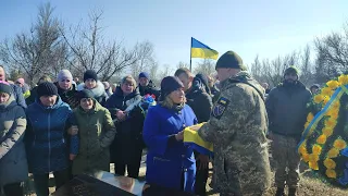 Вічна слава Герою! У Межівській громаді віддали останню шану Андрію Мельнику - танкісту 93-ї ОМБр.