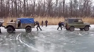 GAZ 69 vs UAZ battle SUV on ice