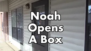 Ной открывает коробку / Noah opens a box (озвучка) Marble Hornets/Мраморные Шершни