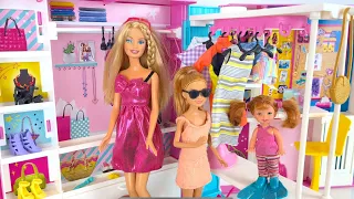 Barbie shows her daughter's her new closet | Barbie's dream closet unboxing and organizing