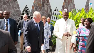 Le  président du Senat Français visite la basilique  Sainte Anne du Congo