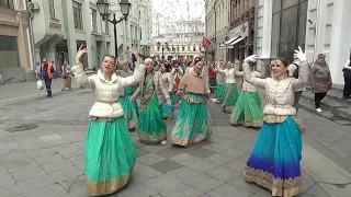 2022 04 23  Харинама Кузнецкий Мост. Harinama on Kuznetsky Most Street.