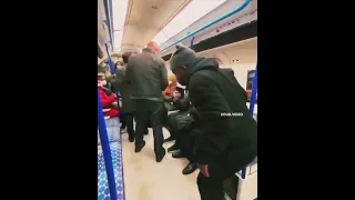 Как сделать чтобы тебе уступили место в метро